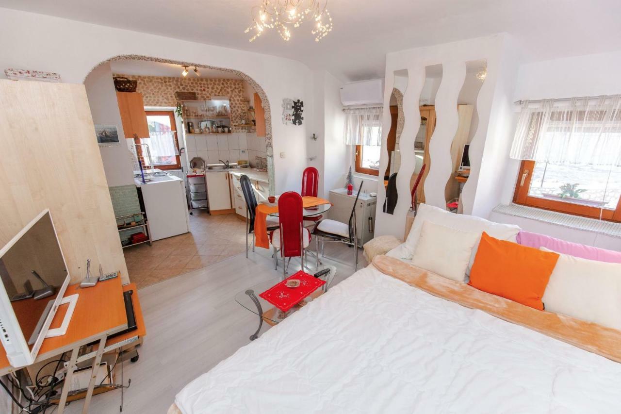 Studio-apartman Dejan *