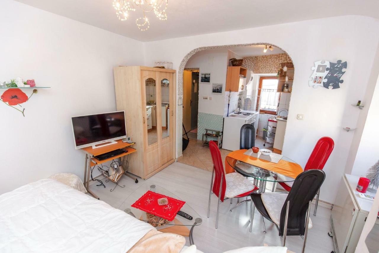 Studio-apartman Dejan * Bakar